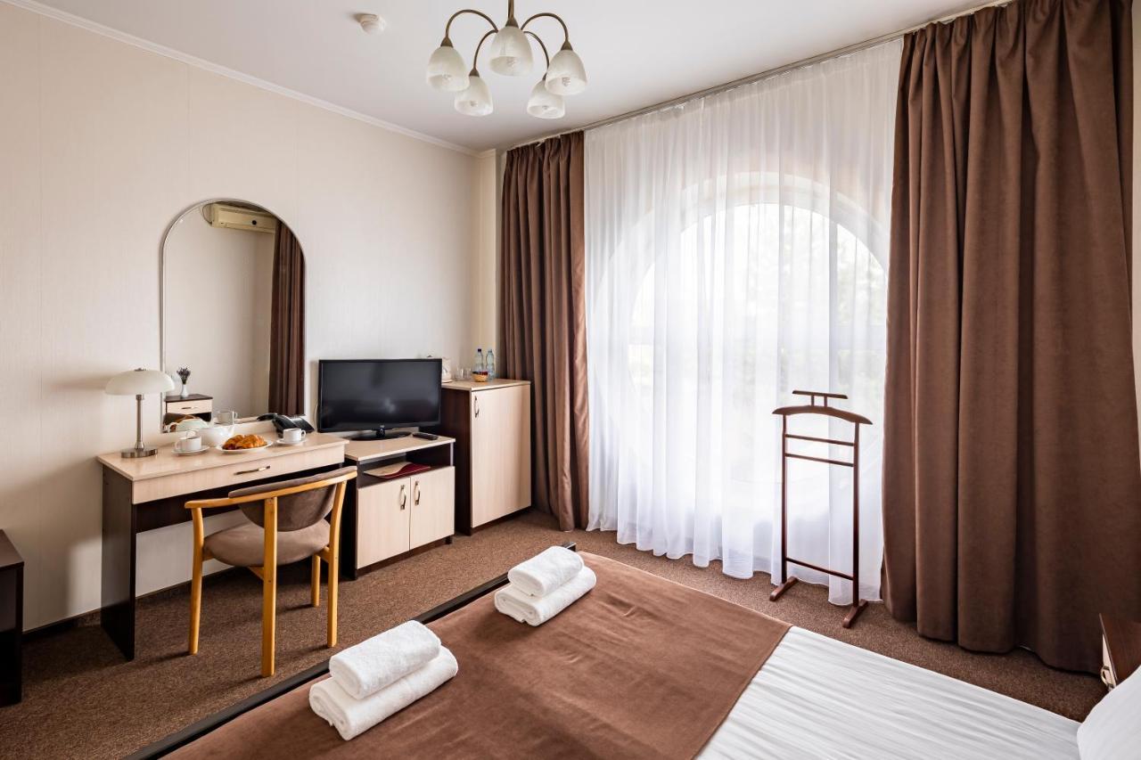 Hotel Galaktika Vynnyky Exteriör bild