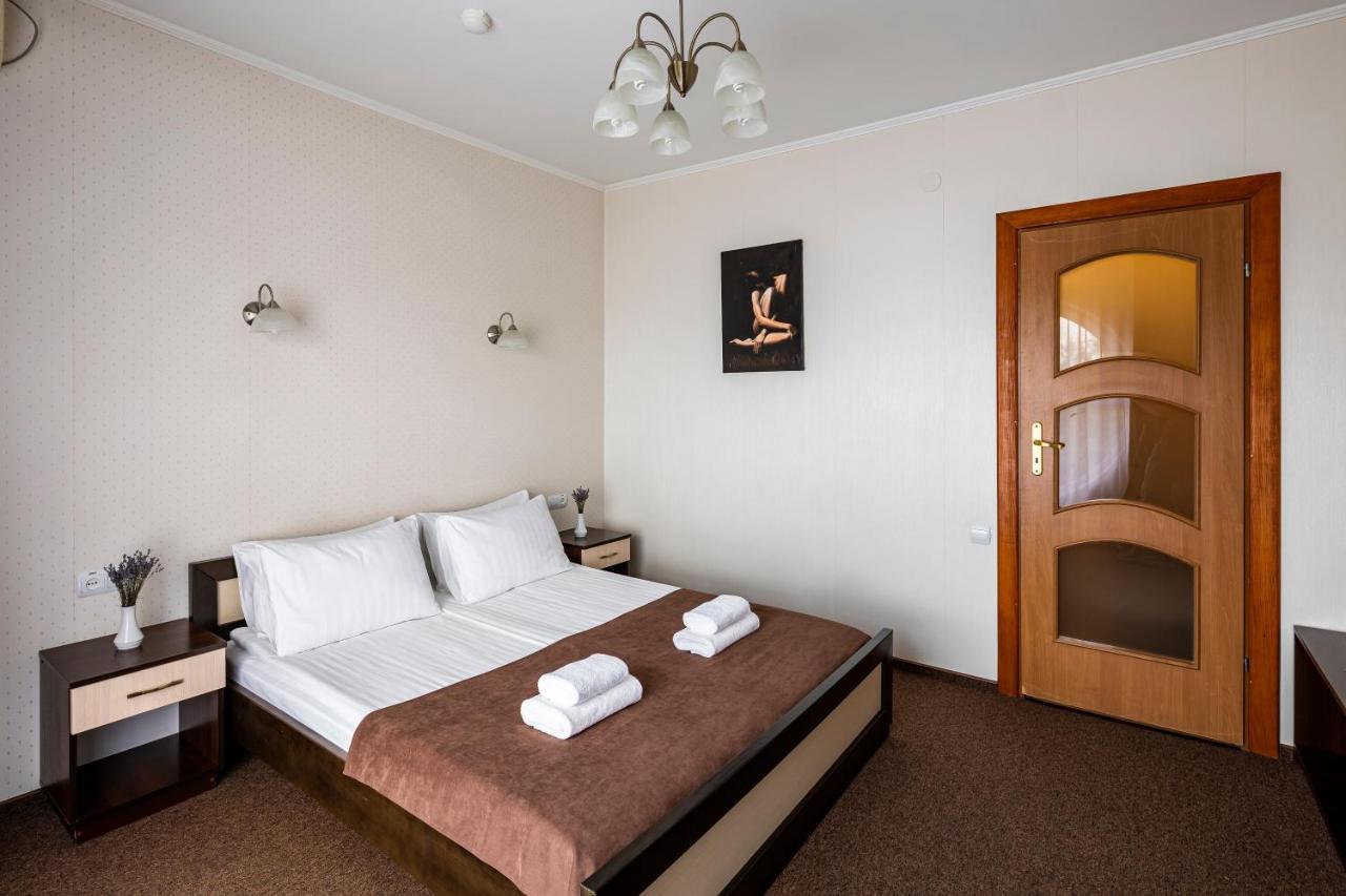Hotel Galaktika Vynnyky Exteriör bild