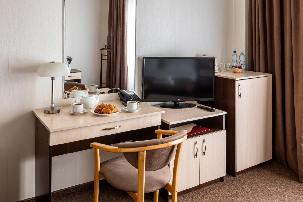 Hotel Galaktika Vynnyky Exteriör bild