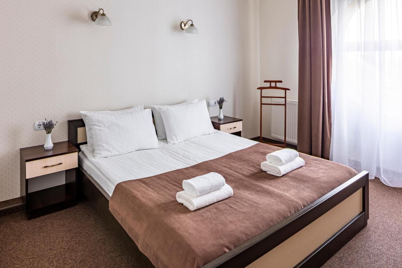 Hotel Galaktika Vynnyky Exteriör bild