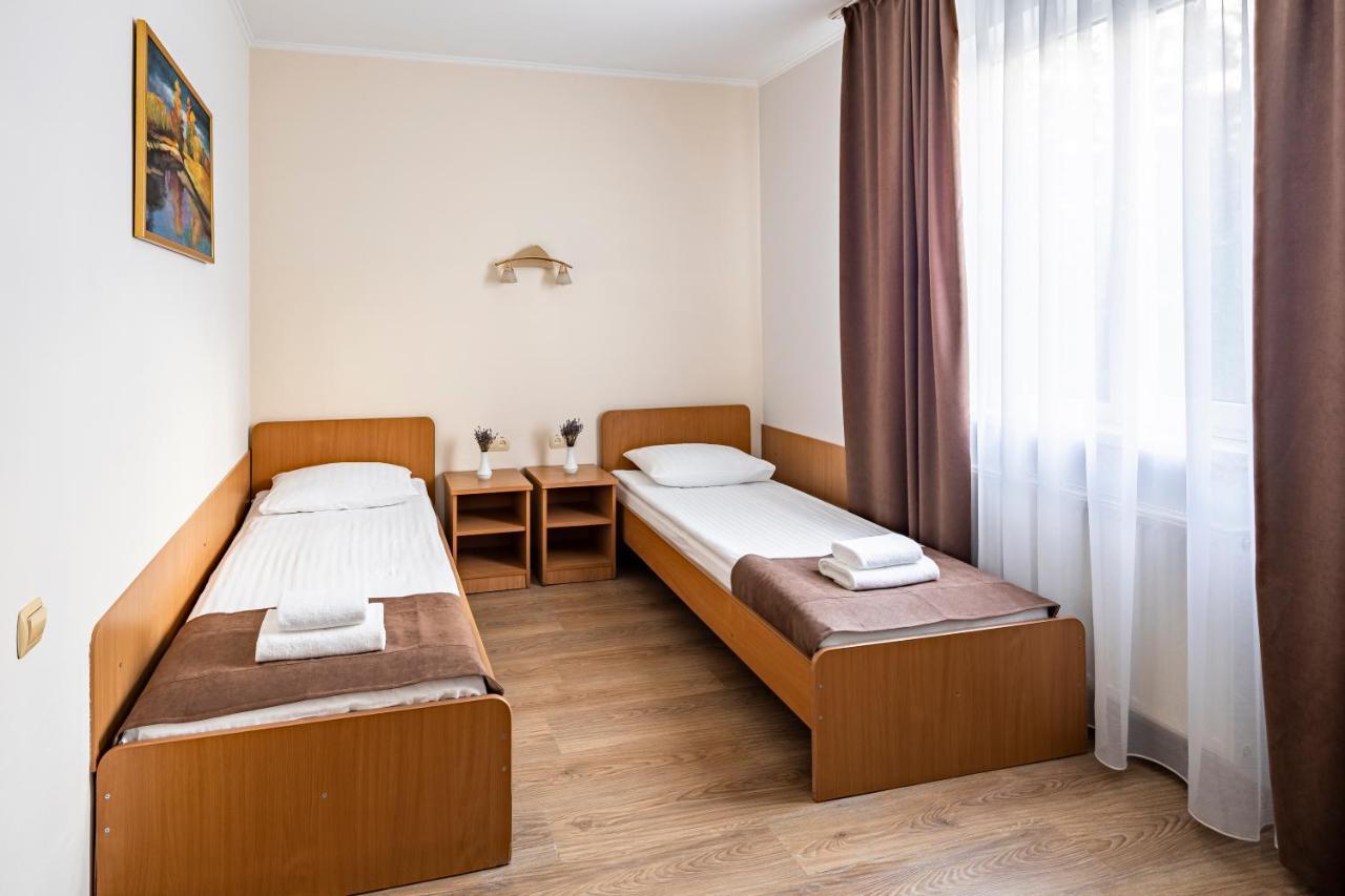 Hotel Galaktika Vynnyky Exteriör bild