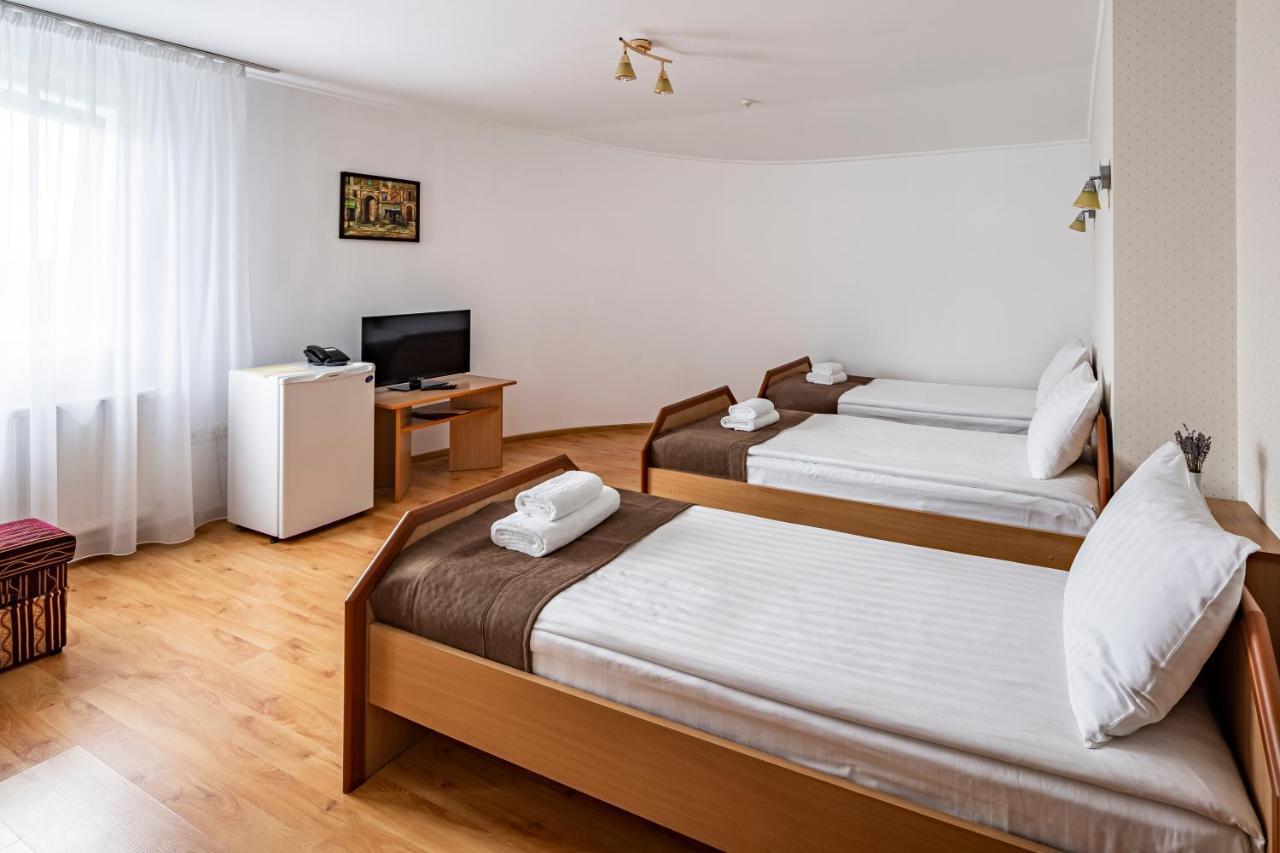 Hotel Galaktika Vynnyky Exteriör bild