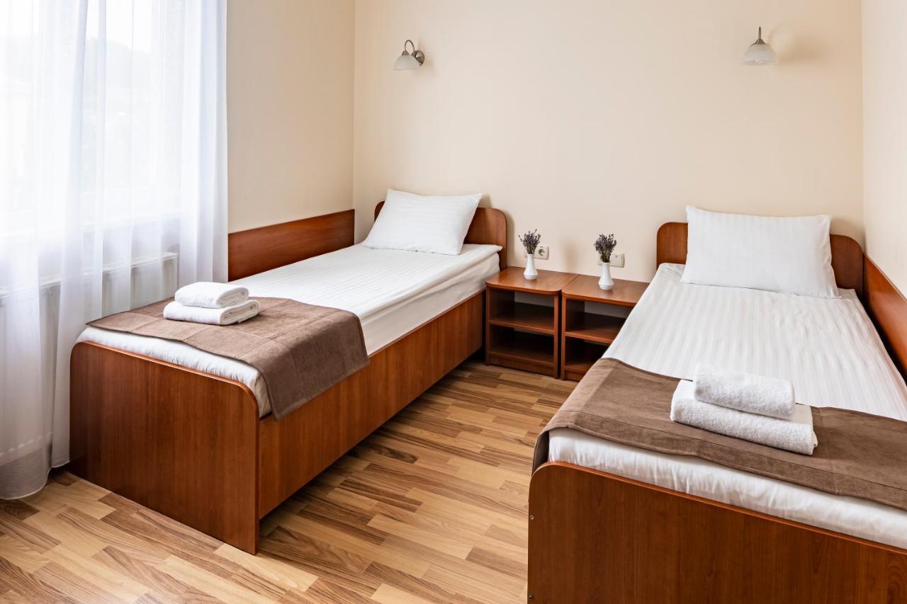 Hotel Galaktika Vynnyky Exteriör bild