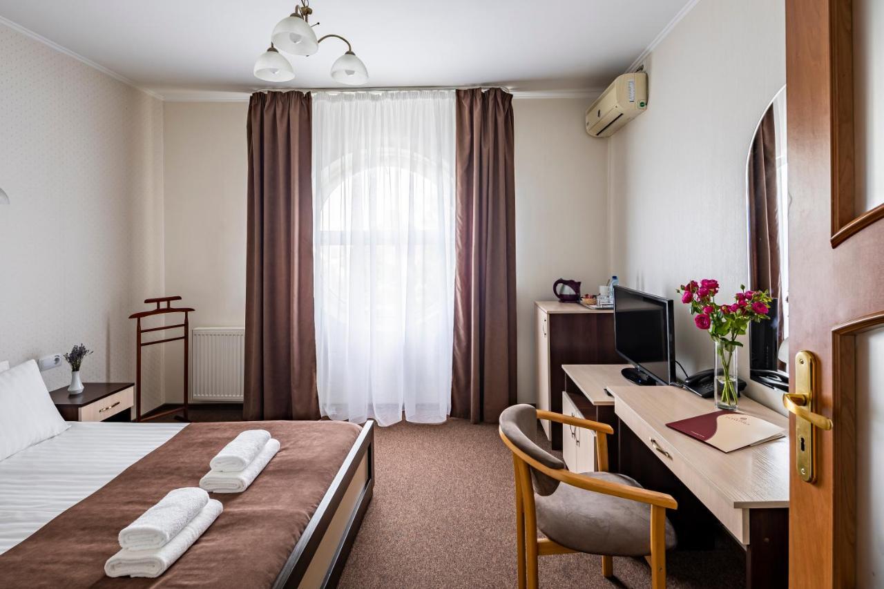 Hotel Galaktika Vynnyky Exteriör bild