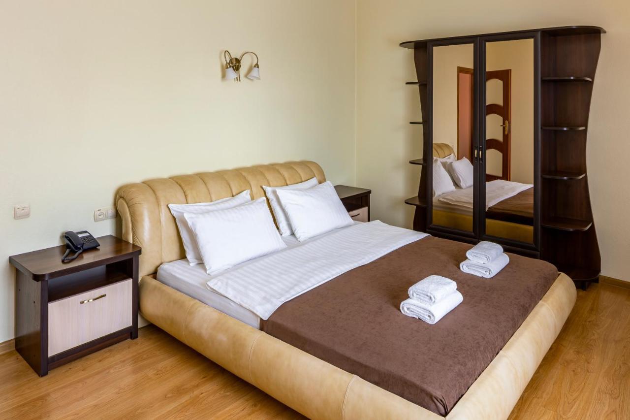 Hotel Galaktika Vynnyky Exteriör bild
