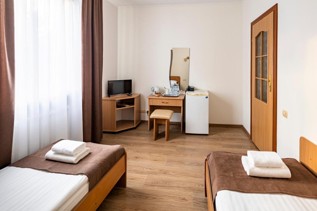 Hotel Galaktika Vynnyky Exteriör bild