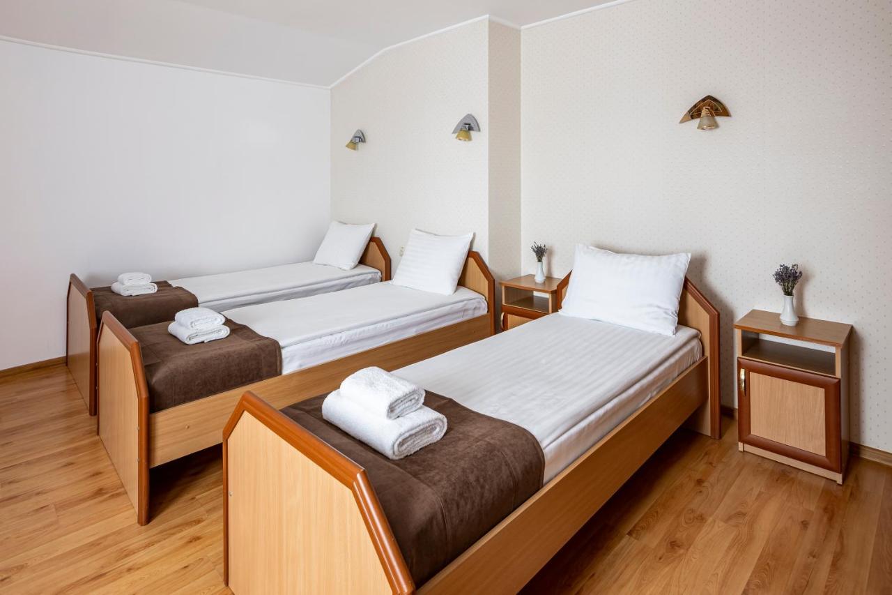 Hotel Galaktika Vynnyky Exteriör bild