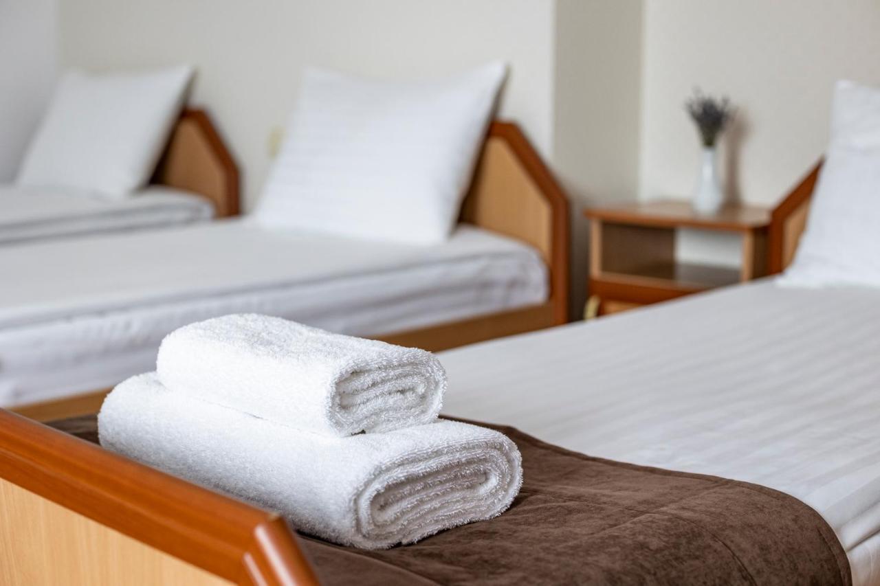 Hotel Galaktika Vynnyky Exteriör bild