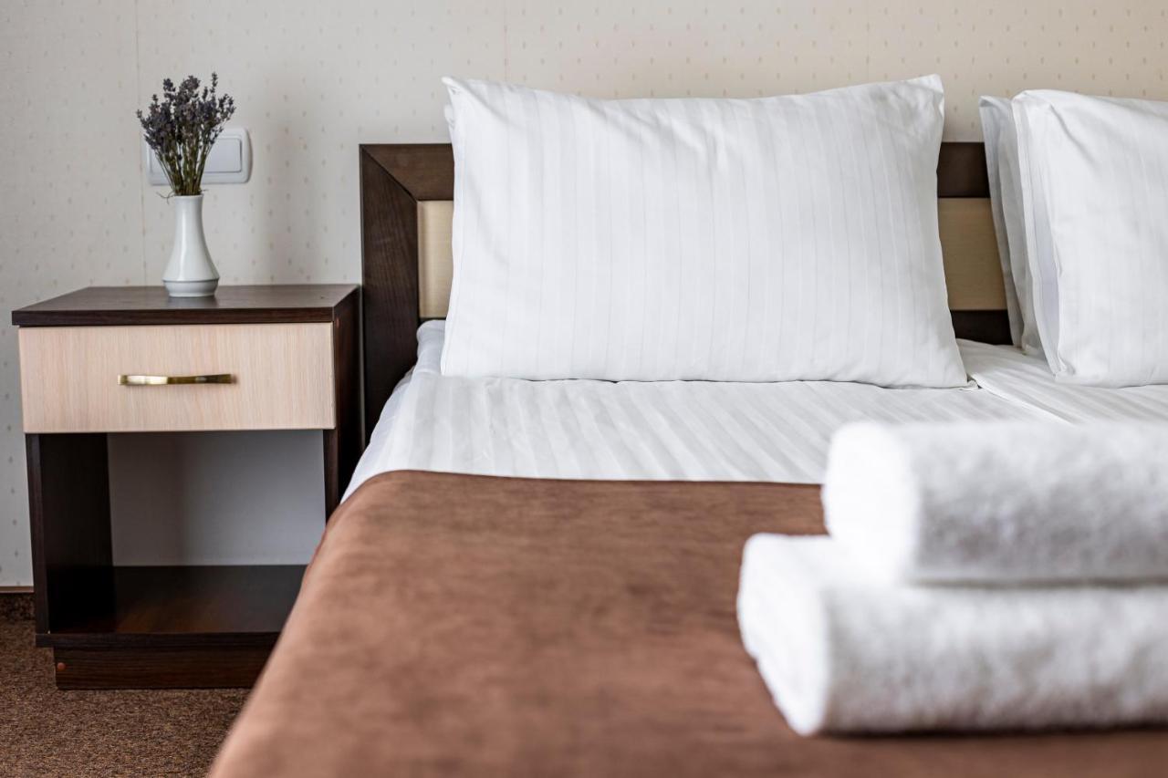 Hotel Galaktika Vynnyky Exteriör bild