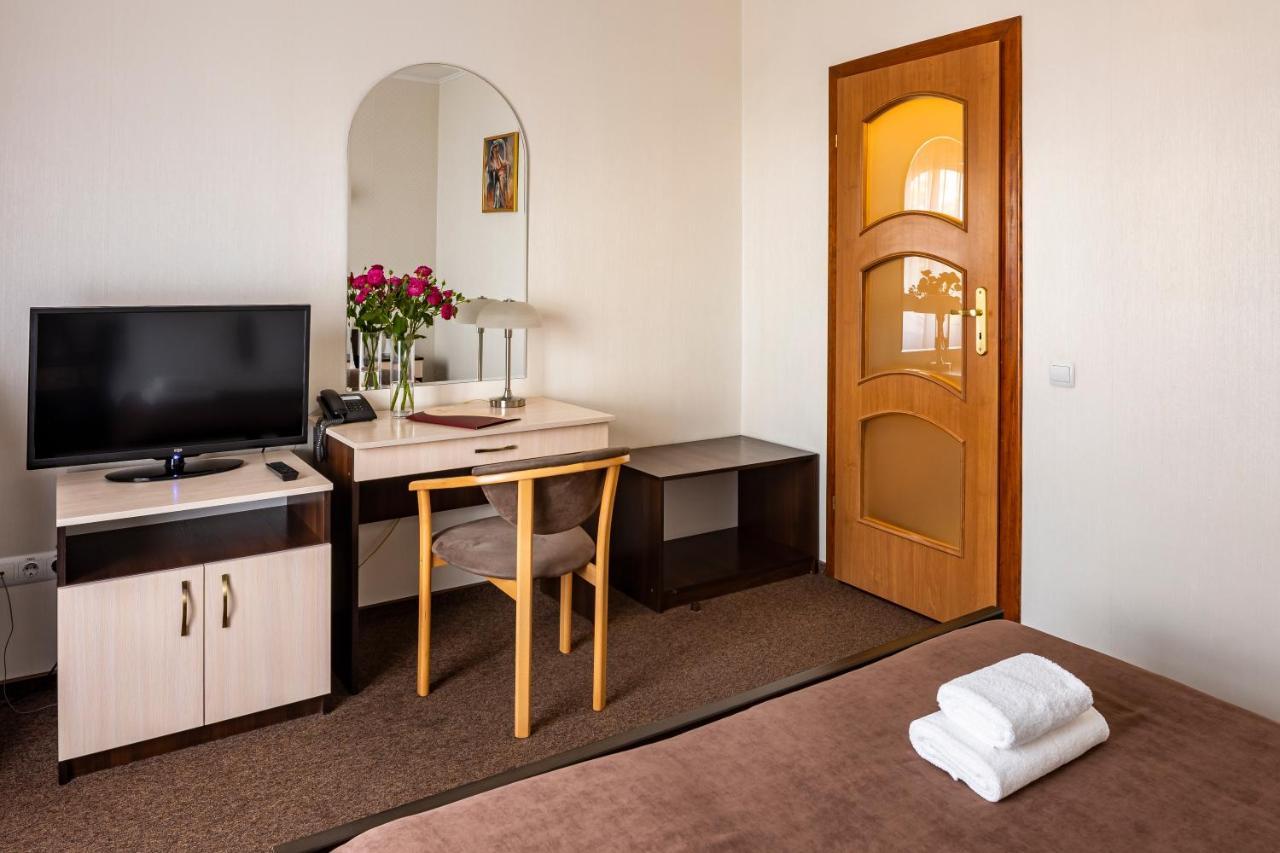 Hotel Galaktika Vynnyky Exteriör bild